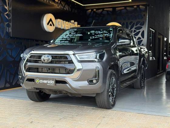 TOYOTA HILUX 2.8 D-4D TURBO DIESEL CD SRX 4X4 AUTOMÁTICO
